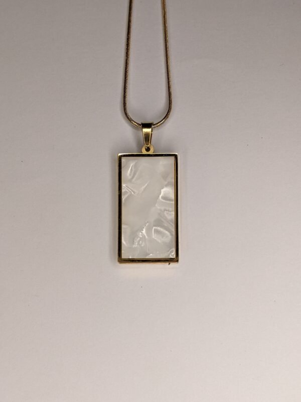 Elegant Double-Sided Reversible Pendant Necklace – Black Onyx & Mother of Pearl