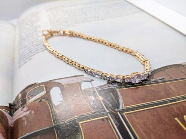 Elegant Zircon Bracelet – Timeless Sparkle