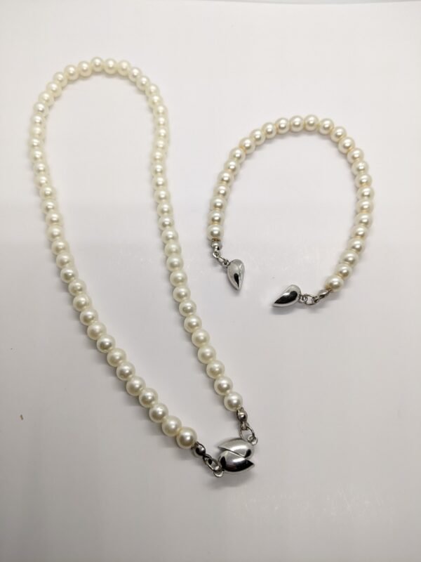 Elegant Pearl Necklace & Bracelet with Magnetic Heart Clasp - Image 7