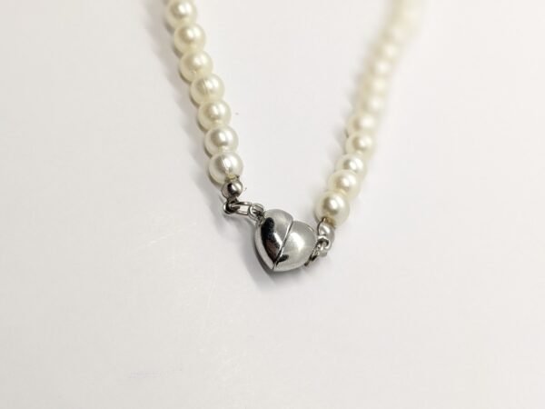 Elegant Pearl Necklace & Bracelet with Magnetic Heart Clasp - Image 3