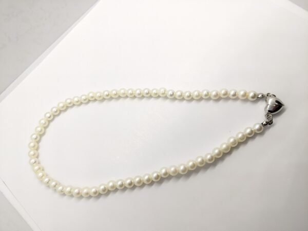 Elegant Pearl Necklace & Bracelet with Magnetic Heart Clasp - Image 4