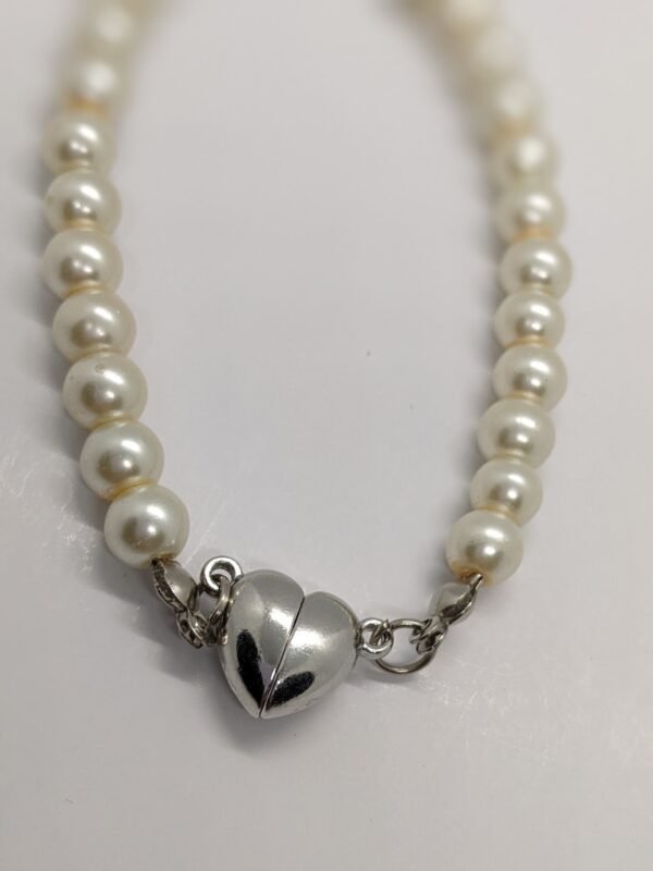 Elegant Pearl Necklace & Bracelet with Magnetic Heart Clasp - Image 5